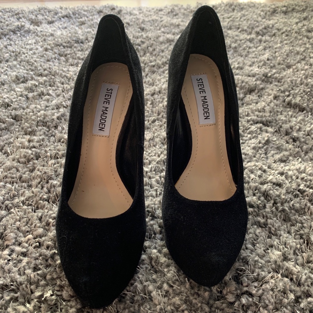 Black suede Steve Madden pumps.